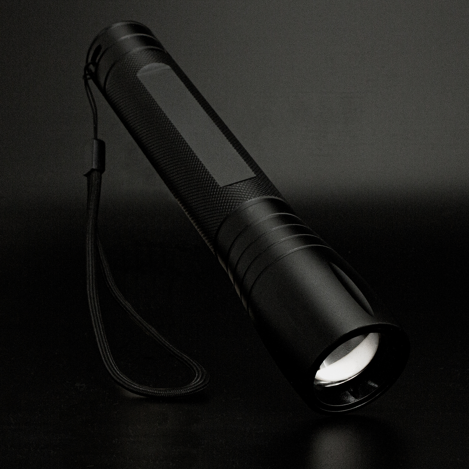Swiss Peak 10W Cree Torch Features